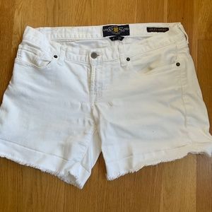 Lucky Brand White Jean Short with fridge  in  Size 4/27